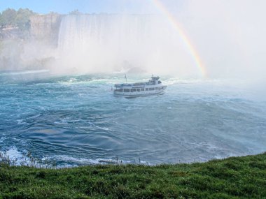 Sisin hizmetçisi. Niagara Şelalesi, Ontario, Kanada. Yüksek kalite fotoğraf