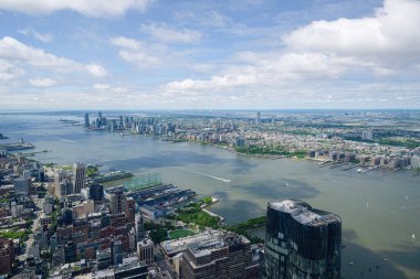 New York City, Manhattan şehir merkezindeki Hudson Yards 'daki The Edge Observatory Platformu. Yüksek kalite fotoğraf