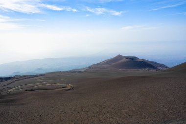 İtalya, Sicilya 'daki Etna Dağı manzarası. Etna, Avrupa 'daki en yüksek aktif volkandır. Yüksek kalite fotoğraf
