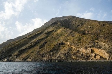 Stromboli İtalya 'nın dört aktif yanardağından biri olan Stromboli Dağı' nın bulunduğu Sicilya 'nın kuzey kıyısında bir adadır. Yüksek kalite fotoğraf