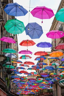 Manzaralı manzaralı sokaklar ve kaldırımlar Catania, Sicilya. Sicilya mutfağı restoranları ve İtalya, Sicilya 'daki dükkanlar. Yüksek kalite fotoğraf