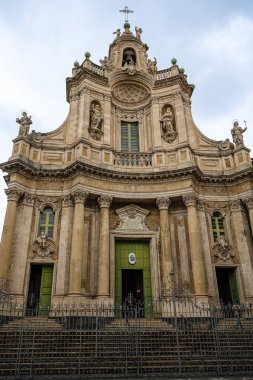 The Ancient Royal and Eminent Basilica Collegiate of Our Lady of the Alms, Catania 'da bir kilisedir. 1794 'te tamamlandığında, Sicilya Barok' unun bir örneğiydi. Yüksek kalite fotoğraf