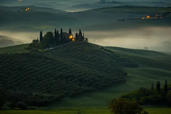 Een Landhuis Heuvels Toscane Bij Het Eerste Licht Van Dag — Stockfoto