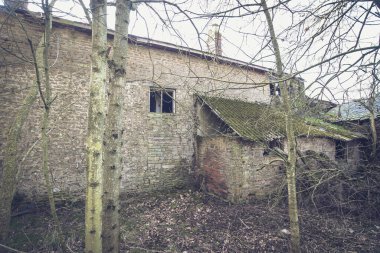 The remains of an abandoned farm house outside Farthingstone in Northamptonshire, UK