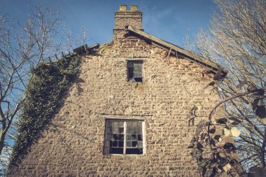 The remains of an abandoned farm house outside Farthingstone in Northamptonshire, UK