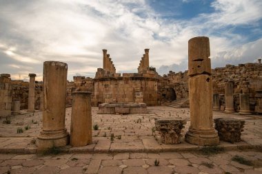 Ürdün 'deki Jerash, MÖ 2. yüzyılda kurulmuş, ancak Roma yönetimi altında kurulmuştur. Dünyanın en iyi korunmuş Roma şehridir.