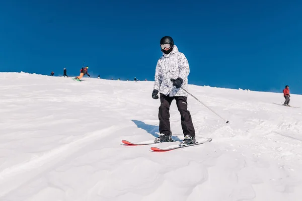 Karpaty Ukraine February 2023 Skiers Snowboarders Freeride Clear Sunny Weather — Stock Photo, Image