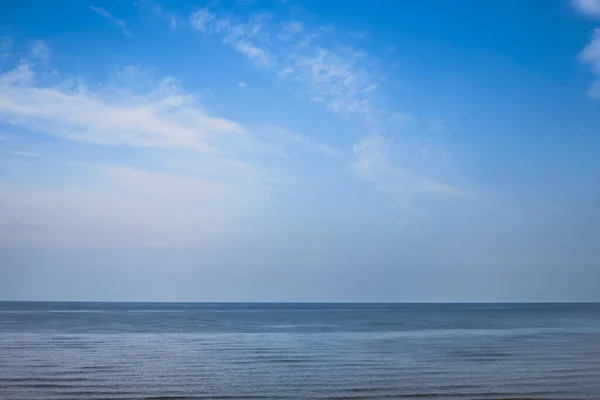 stock image Seascape. Background. Sea, horizon, sky, light transparent clouds. Copy space.
