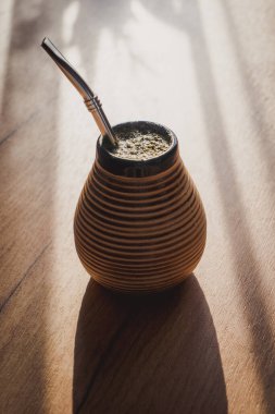 Kapalı Masadaki Yerba Mate