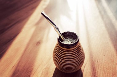 Kapalı Masadaki Yerba Mate