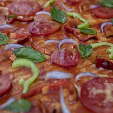 Domatesli taze ve lezzetli pizza. Yüksek kalite fotoğraf