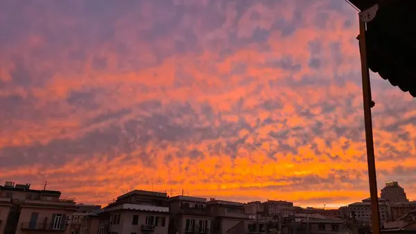 Генова Італія Листопада 2022 Яскравий Захід Сонця Відбиває Небо Заходом — стокове фото