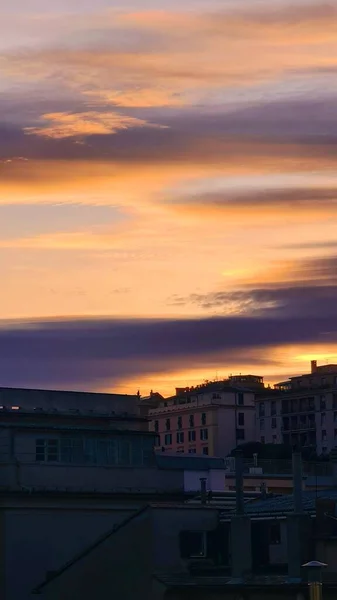 Genova Ιταλία Januaru 2023 Δραματικός Ουρανός Πορτοκαλί Σύννεφα Πάνω Από — Φωτογραφία Αρχείου