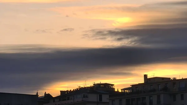 Genova Italia Ianuarie 2023 Cerul Dramatic Nori Portocalii Deasupra Orașului — Fotografie, imagine de stoc