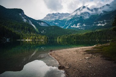 Tovel Gölü 'nün güzel manzarası