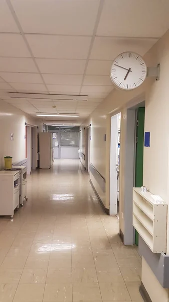 Cama Hospitalar Corredor Cama Paciente Quarto Clínica Patológica — Fotografia de Stock