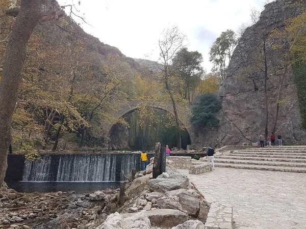Boogbrug Van Palaiokarya Trikala Perfectuur Griekenland Herfst Kleuren Watervallen — Stockfoto