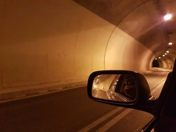 Tünel Yol Arabası Arka Plan Için Karayolu Trafiğini Aydınlatıyor — Stok fotoğraf