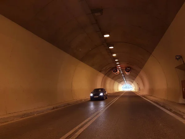 Tunnel Strada Auto Semafori Traffico Autostradale Sfondo — Foto Stock