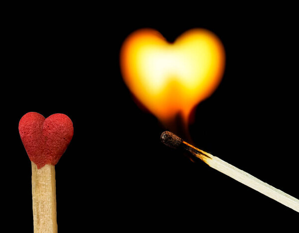 Сердце любовь пламя огня спички просто сжечь любовный огонь эрос воспламенения Купидон 14 февраля фон 