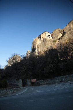 Sabah kalampaka şehrindeki kayalıklardaki metoera Yunan manastırı kiliseleri 