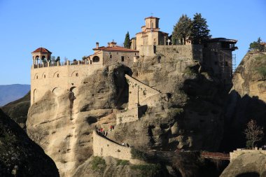 Sabah kalampaka şehrindeki kayalıklardaki metoera Yunan manastırı kiliseleri 