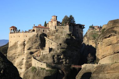 Sabah kalampaka şehrindeki kayalıklardaki metoera Yunan manastırı kiliseleri 