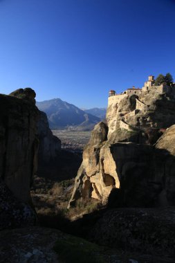 Sabah kalampaka şehrindeki kayalıklardaki metoera Yunan manastırı kiliseleri 