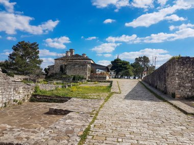 İoannina Şatosu Bizans Müzesi ve Pamvotis Gölü yakınındaki Osmanlı Camii.