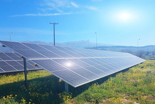 Güneş Panelleri Elektrik Sürdürülebilirliği Enerji Gökyüzü Güneşli Gün Güneş Hücreleri — Stok fotoğraf