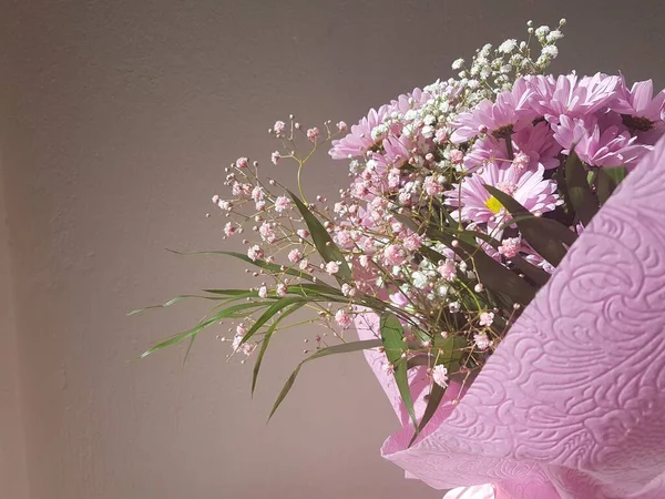 Strauß Rosa Blüten Zerbera Grüne Blätter Für Blühenden Hintergrund — Stockfoto