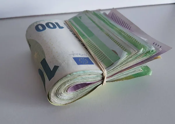 Notas Euro Euro 100 Isoladas Num Mercado Mesa Branca Dívida — Fotografia de Stock