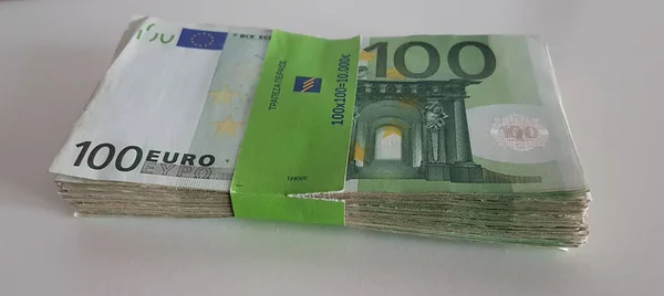 Geldscheine 100 Euro Isoliert Auf Einem Weißen Tisch Markt Rückständigen — Stockfoto
