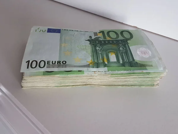 Billetes Dinero Euro 100 Aislados Una Deuda Préstamo Backgrond Del —  Fotos de Stock