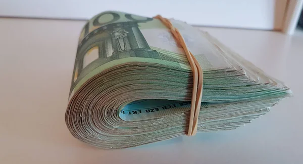 Pengar Sedlar Euro 100 Isolerad Vit Tabell Marknaden Bakgrundsgrond Lån — Stockfoto