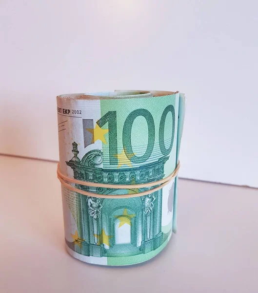 Bankovky Euro 100 Izolované Bílém Stolním Trhu Zpětný Úvěr Dluh — Stock fotografie