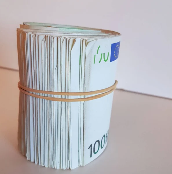 Bankovky Euro 100 Izolované Bílém Stolním Trhu Zpětný Úvěr Dluh — Stock fotografie