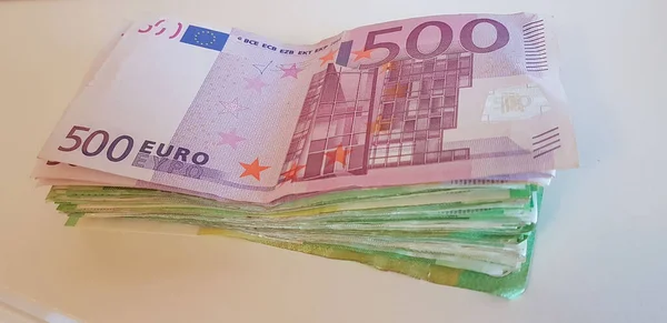Notas Euro Euro 100 Isoladas Num Mercado Mesa Branca Dívida — Fotografia de Stock