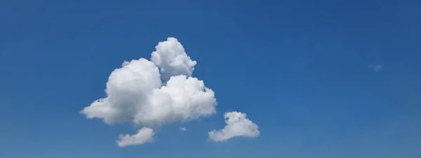 Облака Голубое Небо Изолированы Хлопок Весеннего Фона — стоковое фото