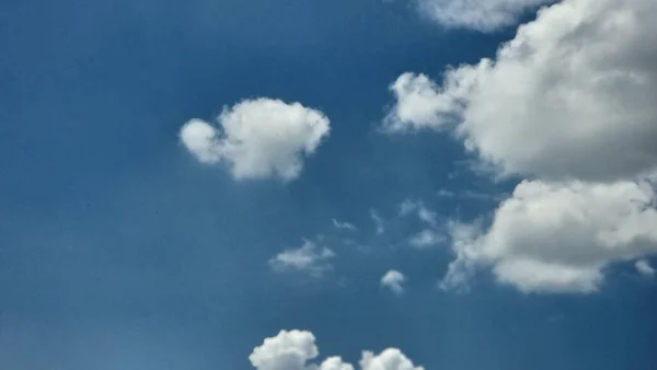 Wolken Wolk Blauwe Lucht Geïsoleerd Als Katoen Voor Achtergrond Voorjaar — Stockfoto