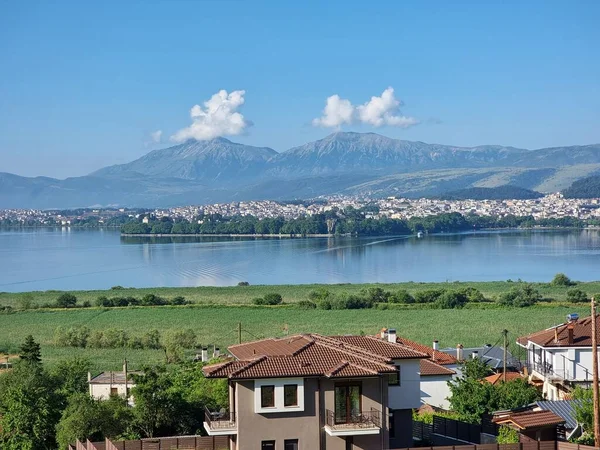 stock image ioannina or giannena city panorama lake pamvotis and mountain olitsika in  spring season greece 