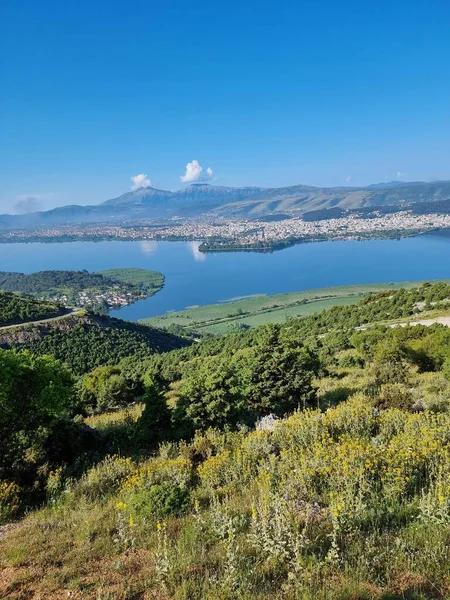 Ioannina Giannena Ville Panorama Lac Pamvotis Montagne Olitsika Dans Saison — Photo