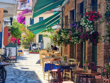 Preveza kenti yazın Yunanistan 'da alternatif turistik tatil beldeleri caddeleri 
