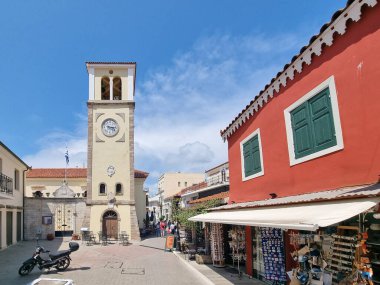 Preveza şehir saat kilisesi yazın Yunanistan 'da alternatif turistik tatil beldeleri caddelerde 