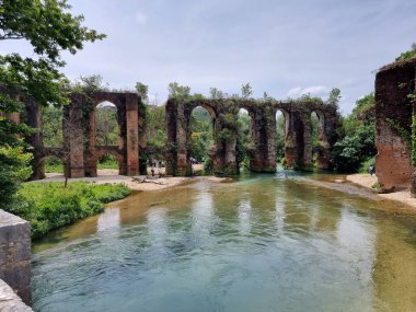 Agios Georgios köyünde antik Roma su kemeri. Agios Georgios Preveza köyü. 