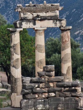 Yunan Delphi tapınağı Athena pronaia ve tholos antik Delphi bölgesi