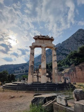 Yunan Delphi tapınağı Athena pronaia ve tholos antik Delphi bölgesi