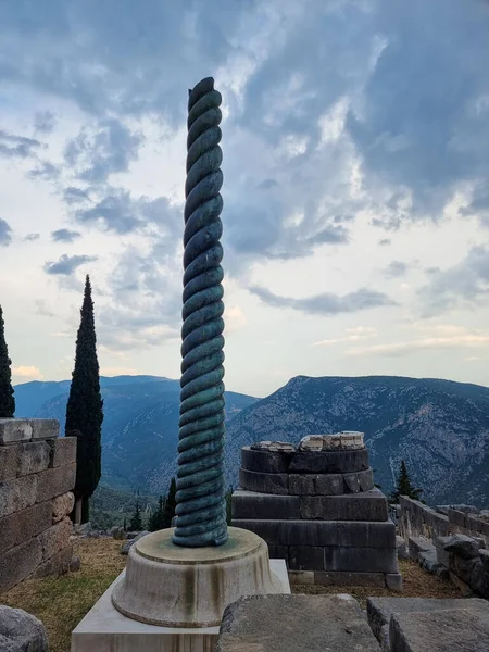 Grec Delphes Trépied Platéen Quatre Serpents Métalliques Dans Lieu Archéologique — Photo