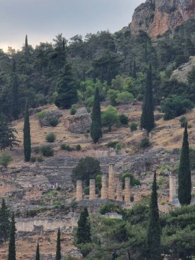 Yunan Delphi appolo tapınak sütunları Eski kahin kalıntıları 