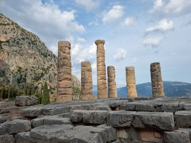 Yunan Delphi appolo tapınak sütunları Eski kahin kalıntıları 